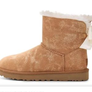 UGG mini Bailey Bow Glimmer Chestnut Brand new!!!